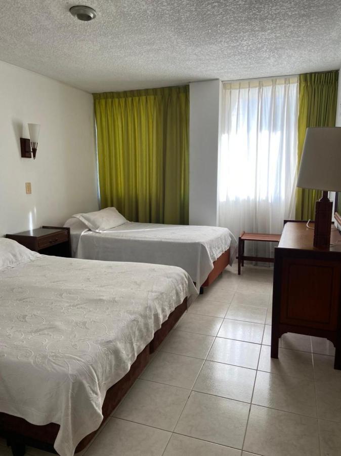 Hotel Bachue Жирардо Екстер'єр фото