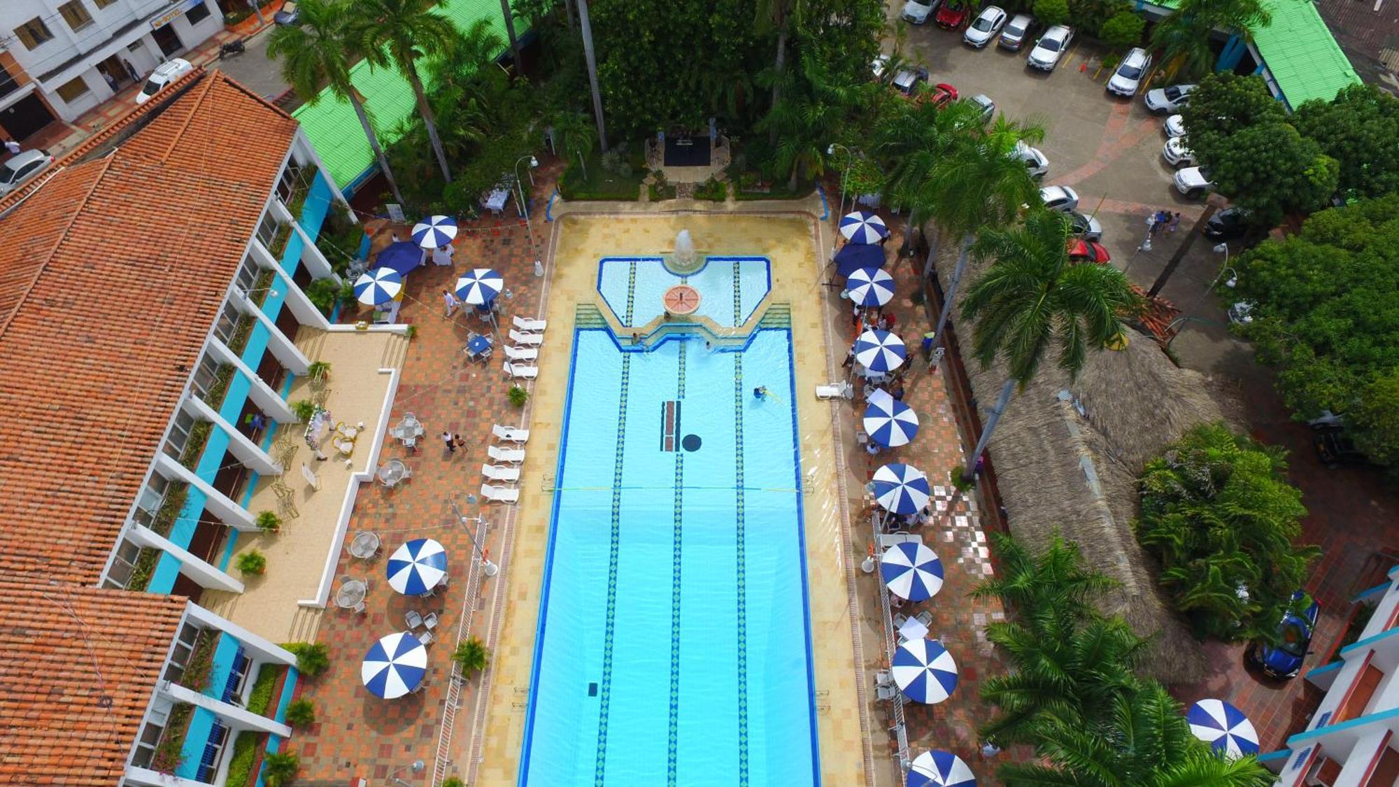 Hotel Bachue Жирардо Екстер'єр фото