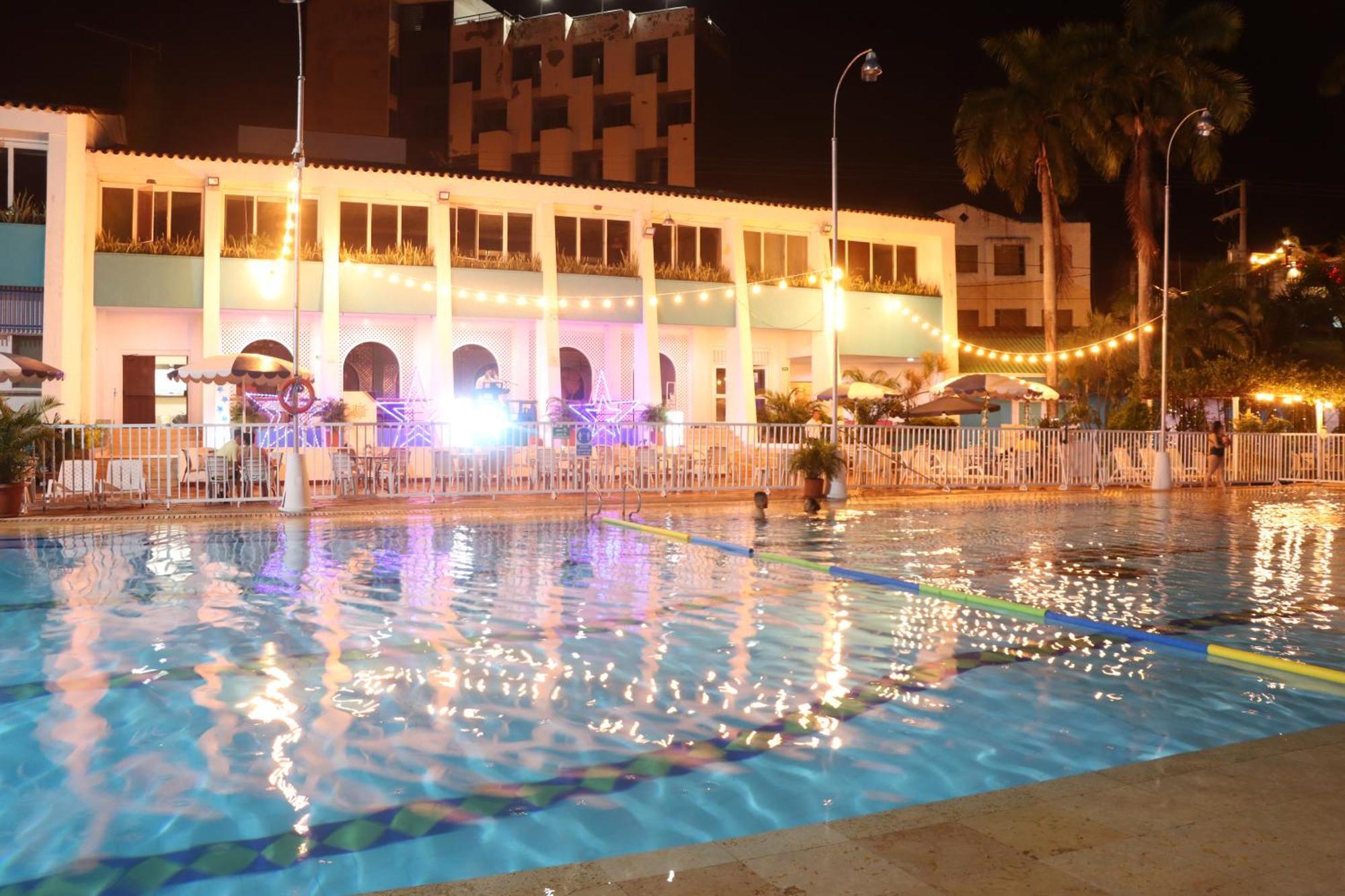 Hotel Bachue Жирардо Екстер'єр фото