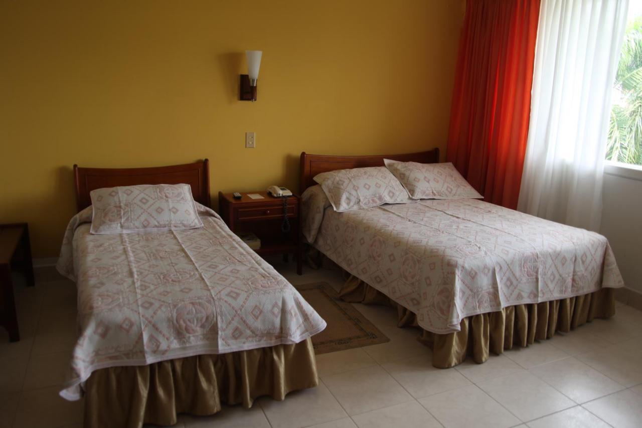 Hotel Bachue Жирардо Екстер'єр фото