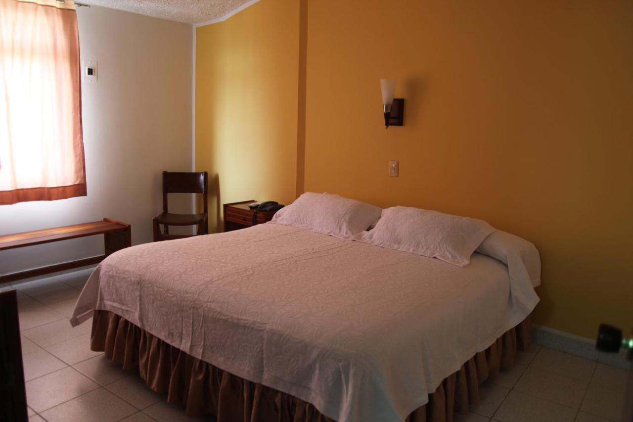 Hotel Bachue Жирардо Екстер'єр фото