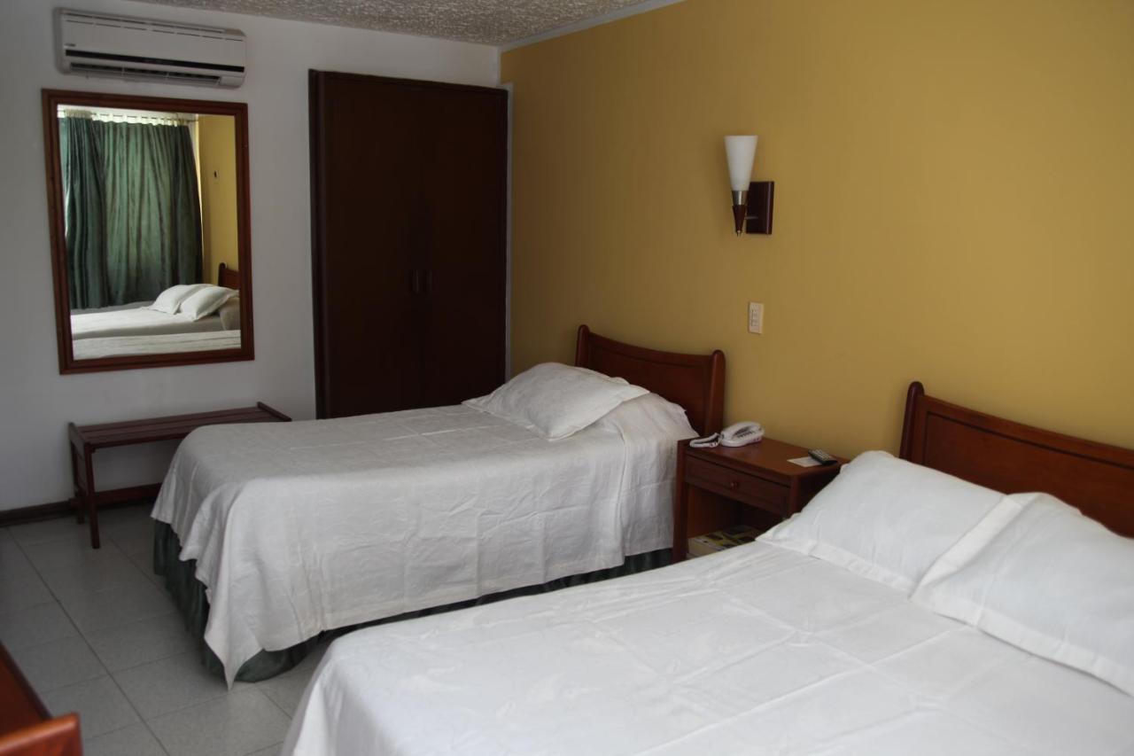 Hotel Bachue Жирардо Екстер'єр фото