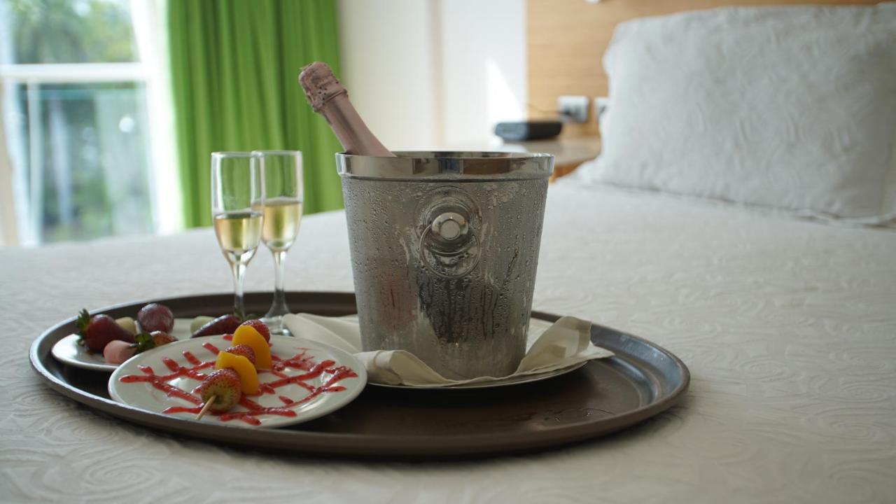 Hotel Bachue Жирардо Екстер'єр фото