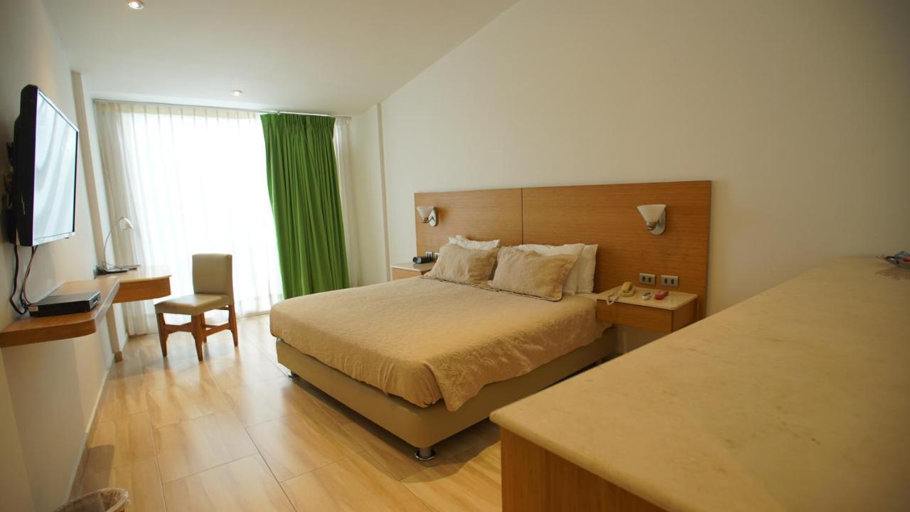 Hotel Bachue Жирардо Екстер'єр фото