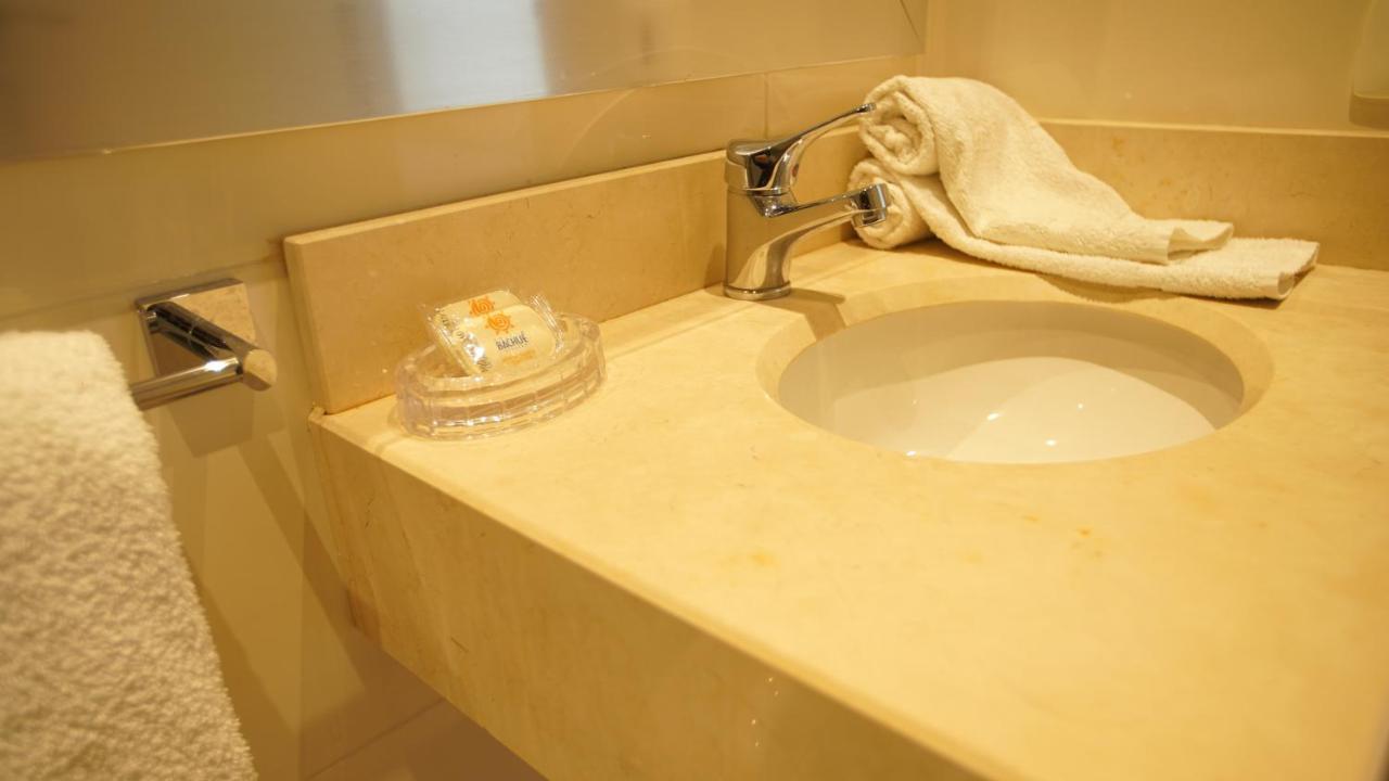 Hotel Bachue Жирардо Екстер'єр фото