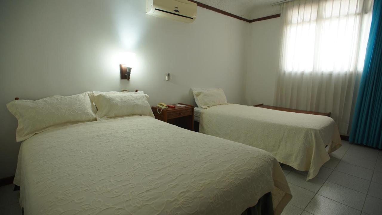 Hotel Bachue Жирардо Екстер'єр фото