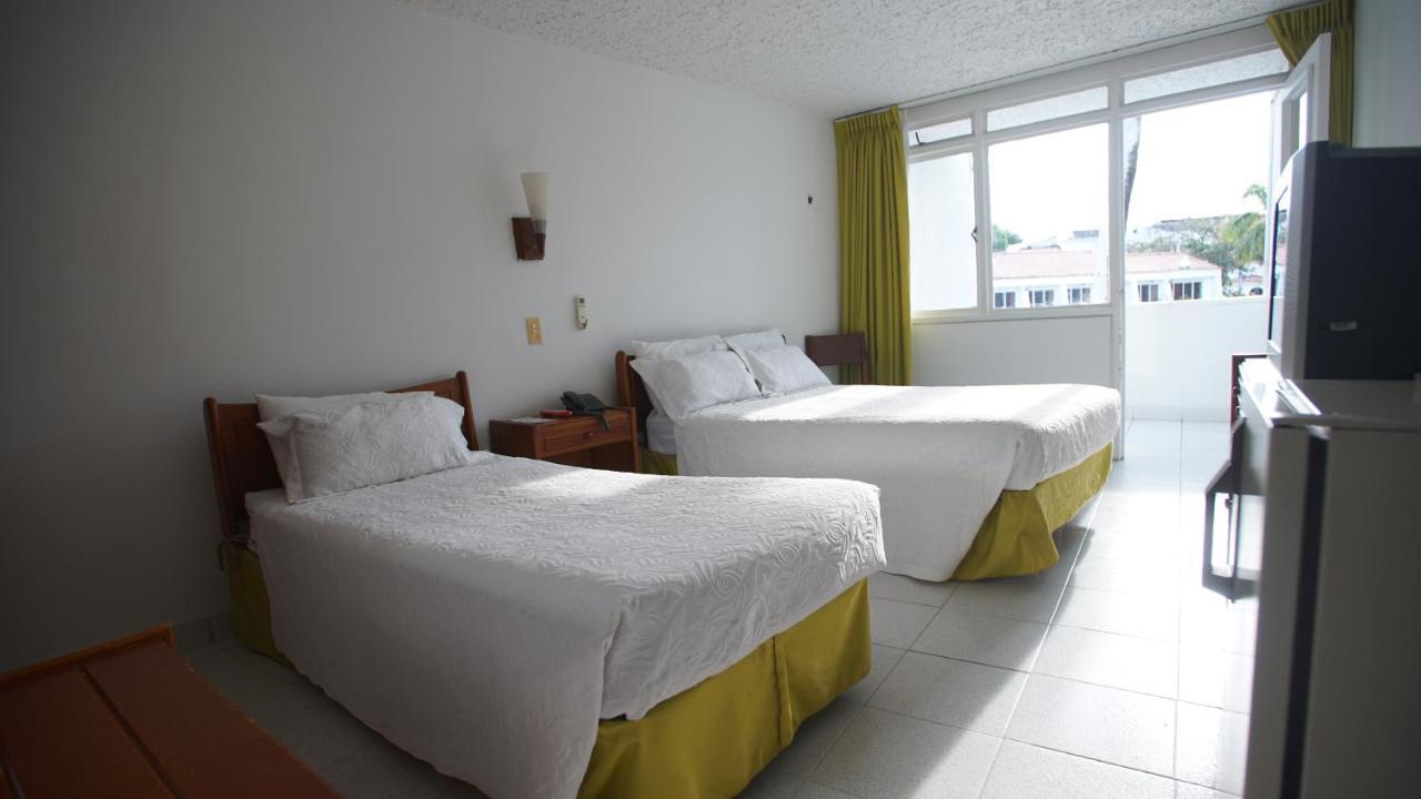 Hotel Bachue Жирардо Екстер'єр фото