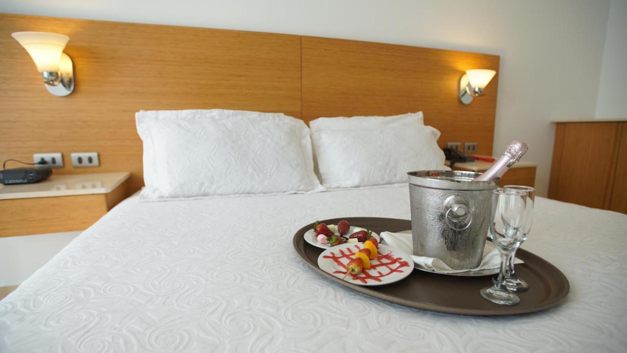 Hotel Bachue Жирардо Екстер'єр фото