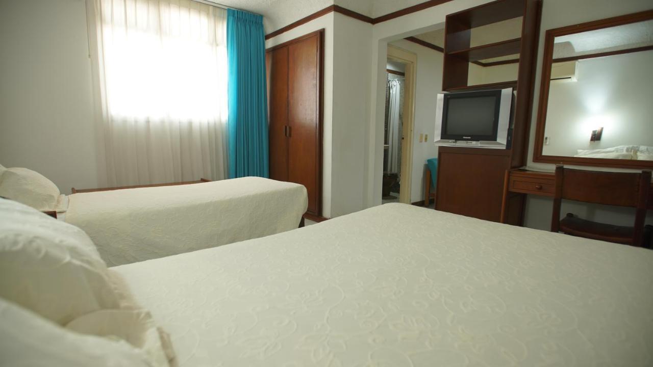 Hotel Bachue Жирардо Екстер'єр фото