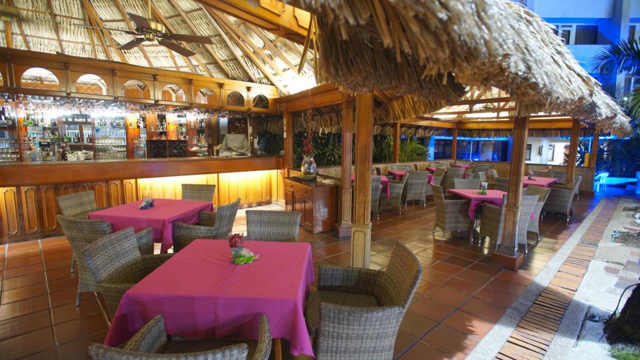 Hotel Bachue Жирардо Екстер'єр фото